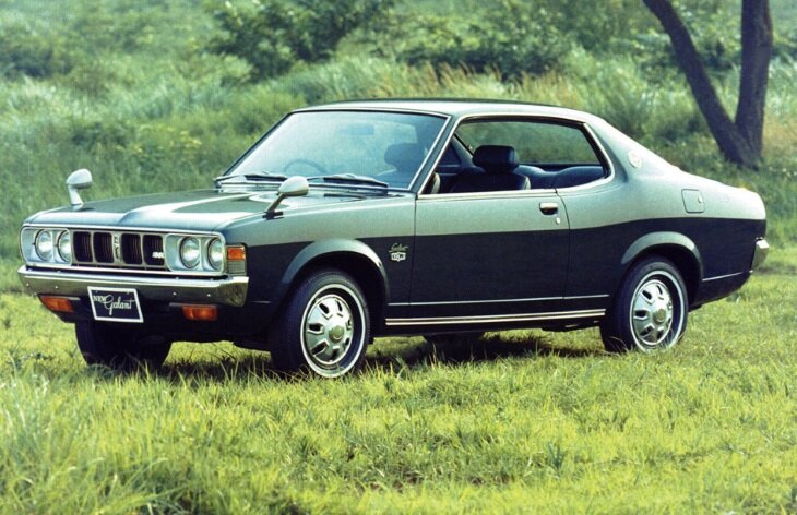 1 поколение (A50), 1969–1973
Первый Mitsubishi Galant увидел свет в 1969 году. Это была одна из модификаций компактного заднеприводного седана Colt .-2