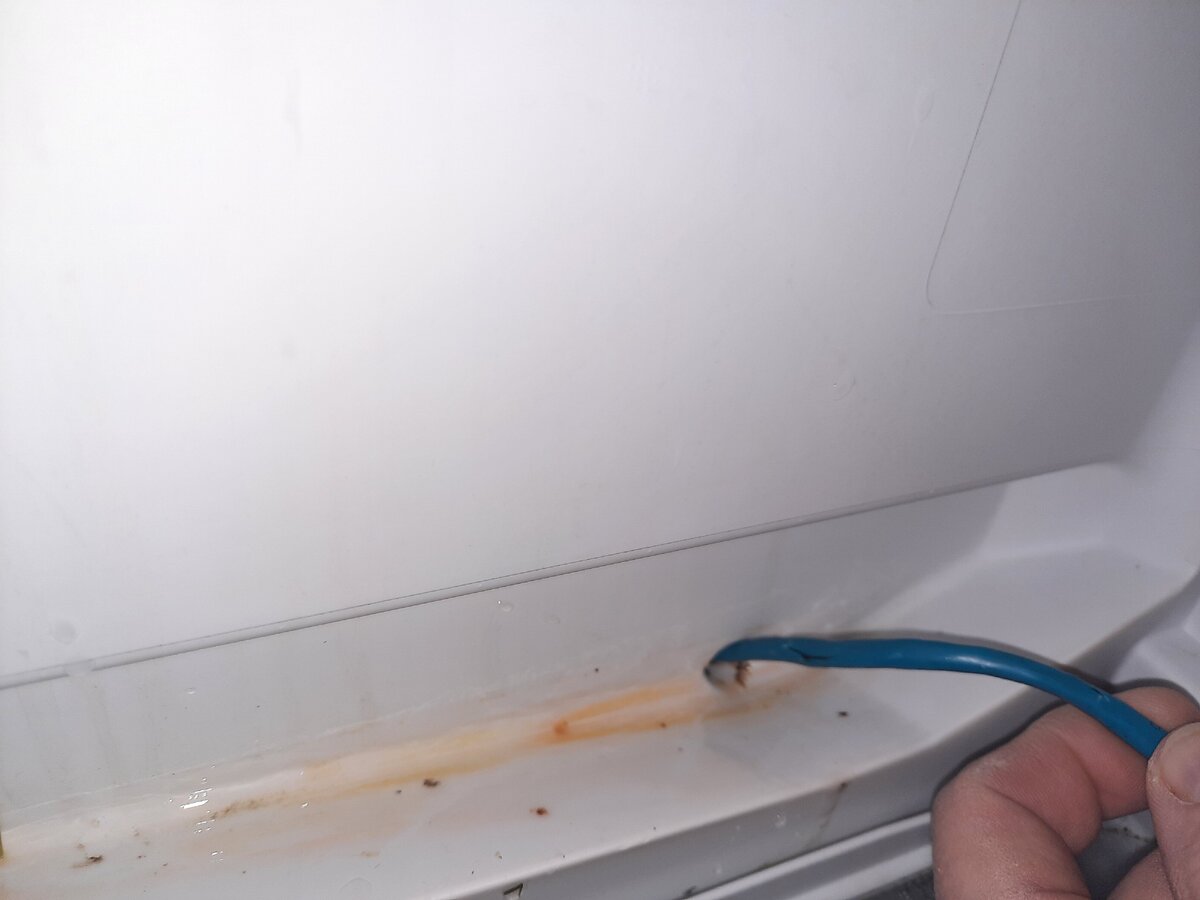 Как прочистить трубку в холодильнике