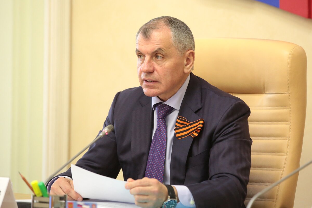 В. Константинов