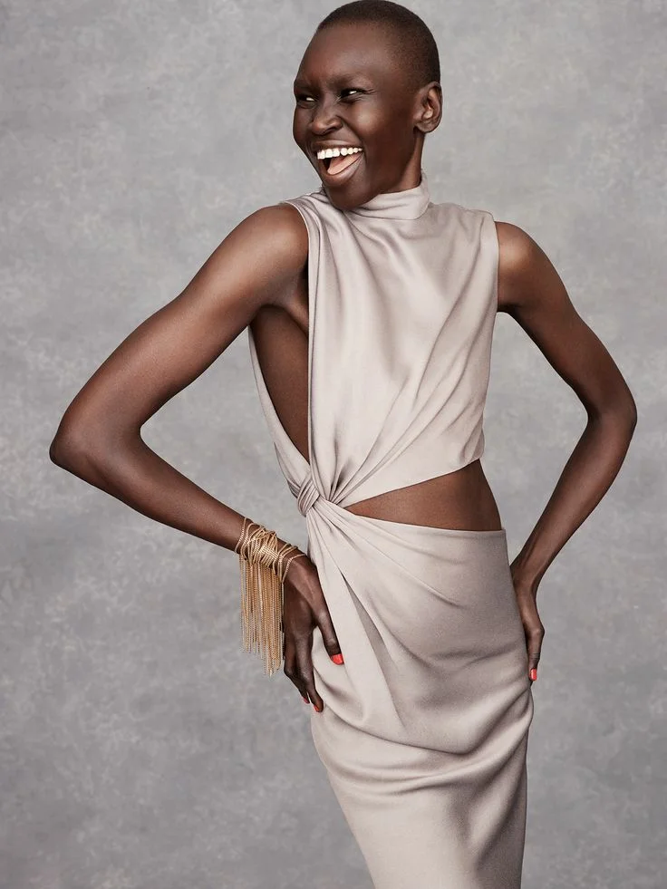 Alek wek. Mugler ss21. модель алек век суданская. алек уэк. алек век модель фотосессии.