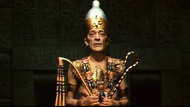 Галерея 1- кадры из фильма *Фараон*(Е.Кавалерович). Листайте. Кадр1-ФОРМАЛЬНО ФАРАОН БЫЛ ЗЕМНЫМ БОГОМ ЕГИПТА. 