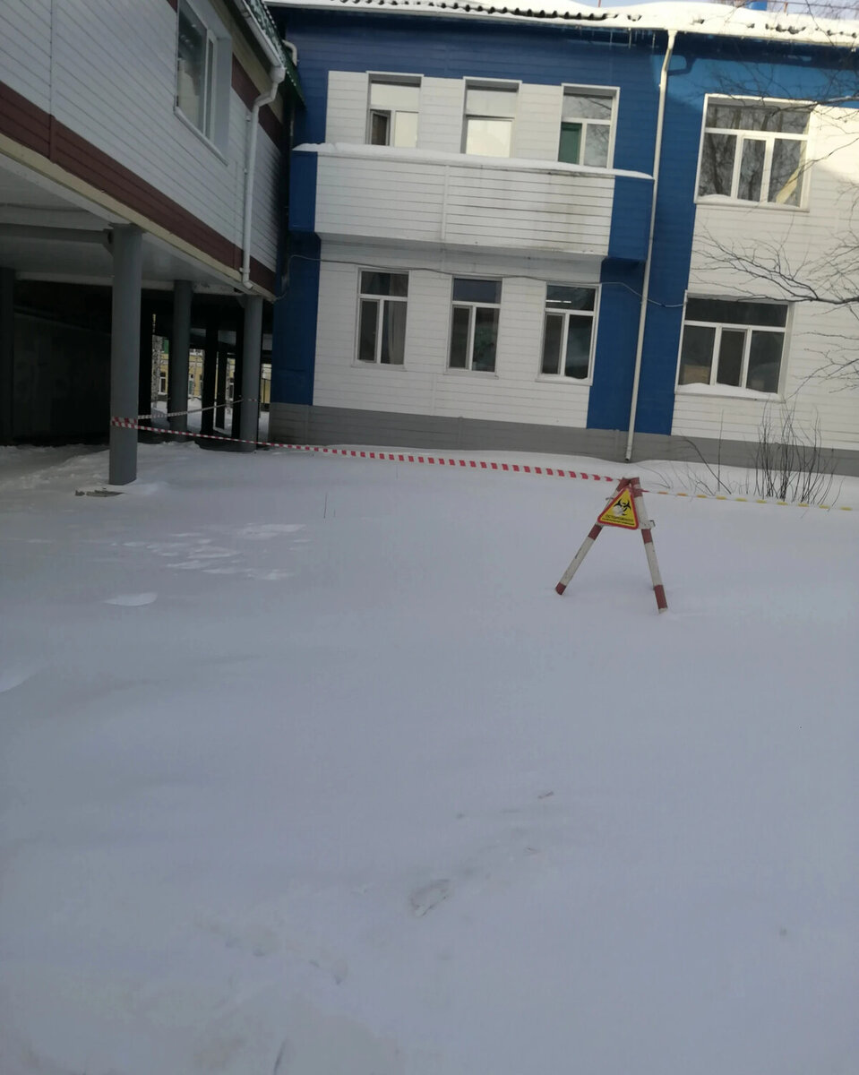 С виду  городская больница им. Яцкив выглядит прилично. Постройки все сделаны в советское время. 