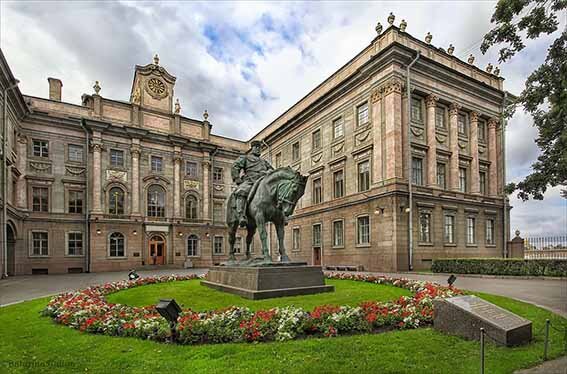 Мраморный дворец. Санкт-Петербург. Россия. Фотография взята из свободных источников на просторах Интернета