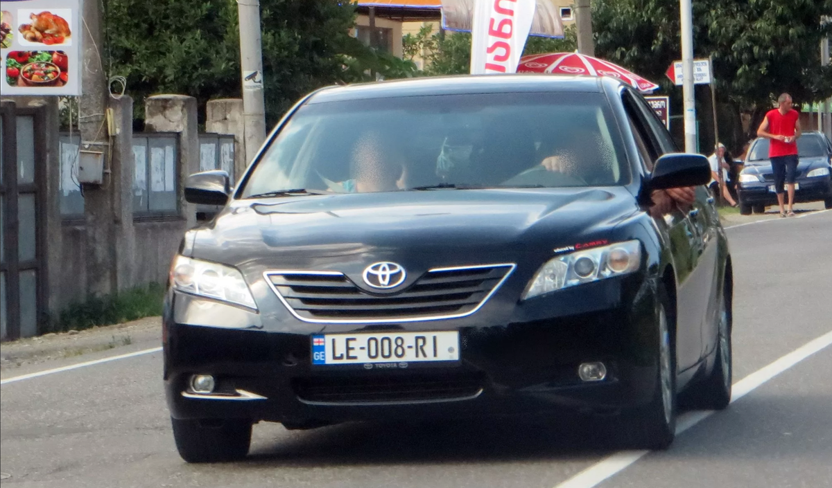 Машина тойота номер машина. Гос номер Грузии. Автономера Грузии. Toyota Camry грузинский. Грузия номера машин.