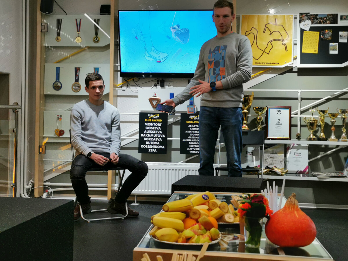 Сидит наш герой как-то не по-чемпионски )