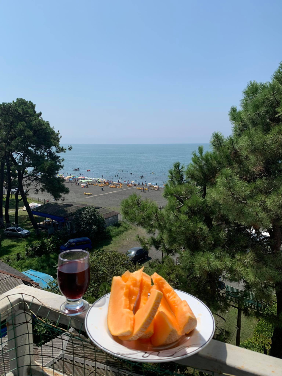 Вид из окна отеля в Уреки