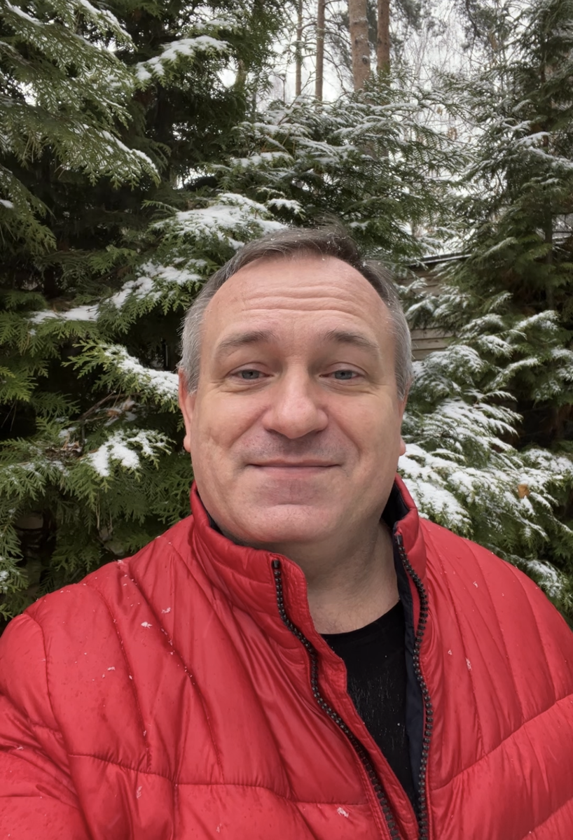 Автор и исполнитель Сергей Степанов.