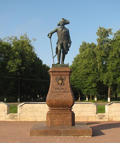 Памятник Павлу Первому в Гатчине.