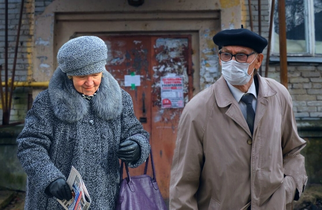 В годы СССР людей заботила семья, работа, но никак не деньги. Однако, уже тогда стало ясно – грядут перемены. Моя бабушка начинала простой санитаркой, а затем фельдшером в Ташкенте.-2