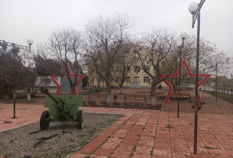 Центральная площадь поселка Молочное
