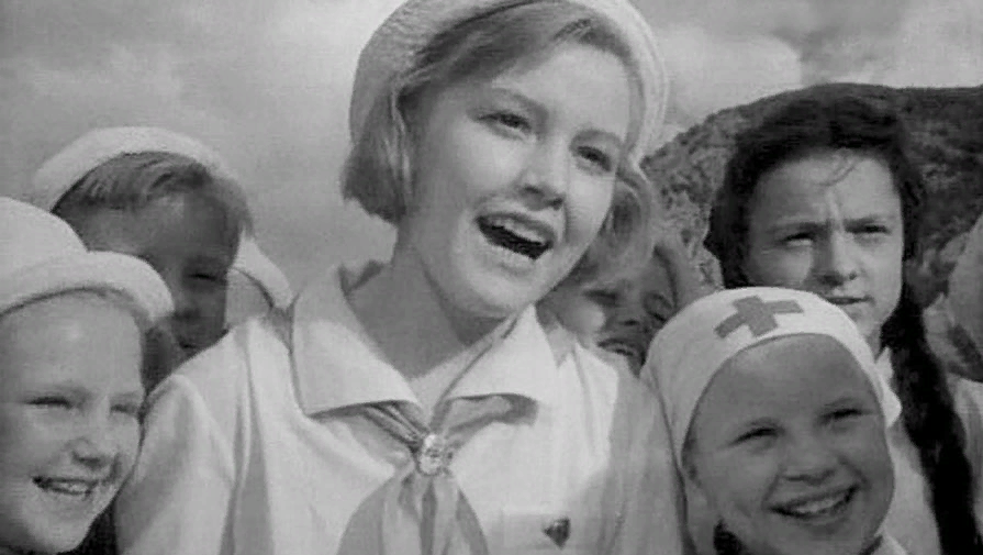 "Военная тайна". Антонова в роли пионервожатой Натки