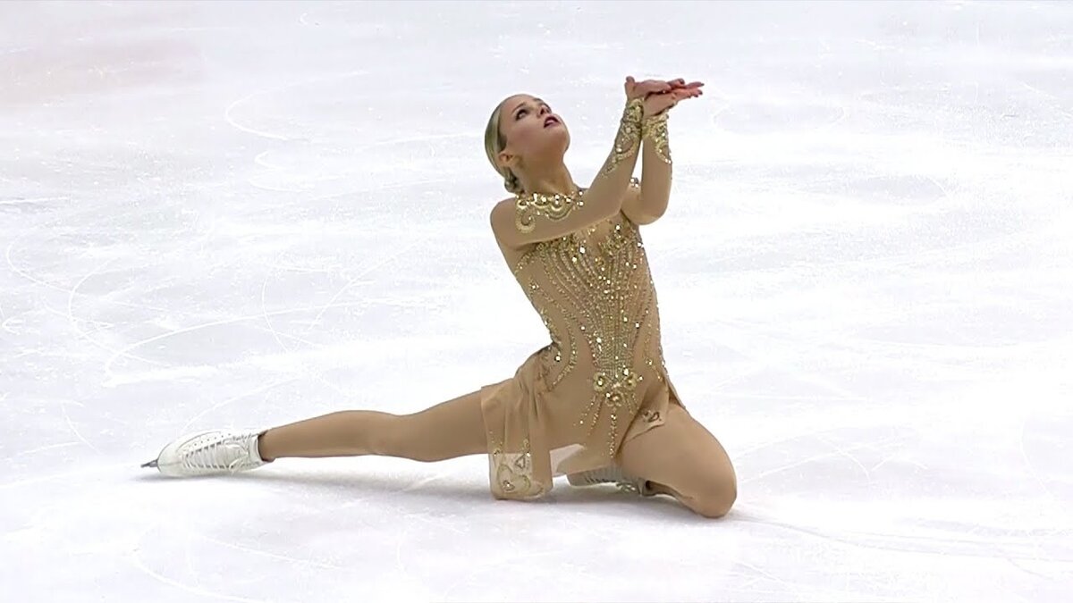 Разве не достойна цветов?