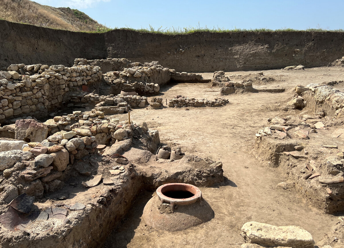 Археологические раскопки на Таманском полуострове.
