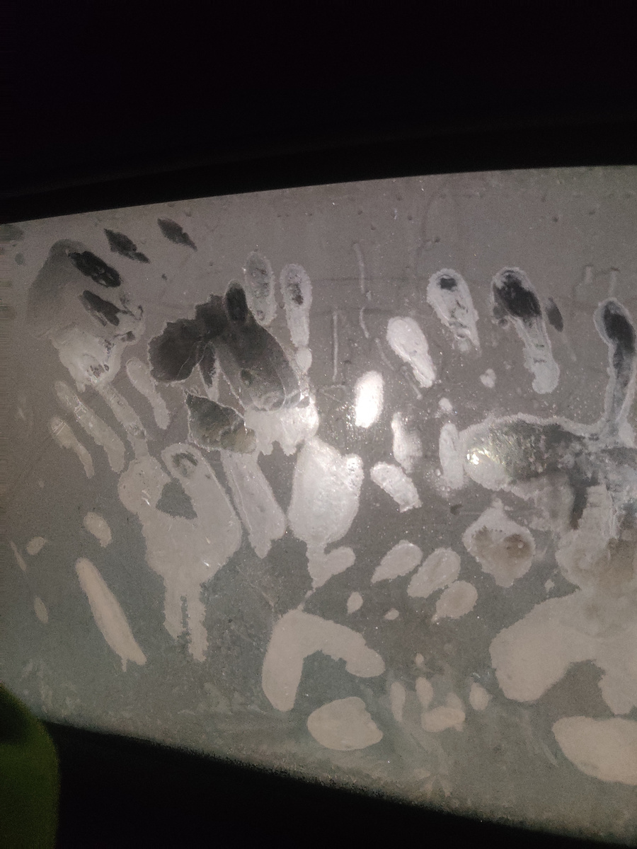 Когда долго едешь при -25, замерзают не только боковые стекла, но и лобовое!