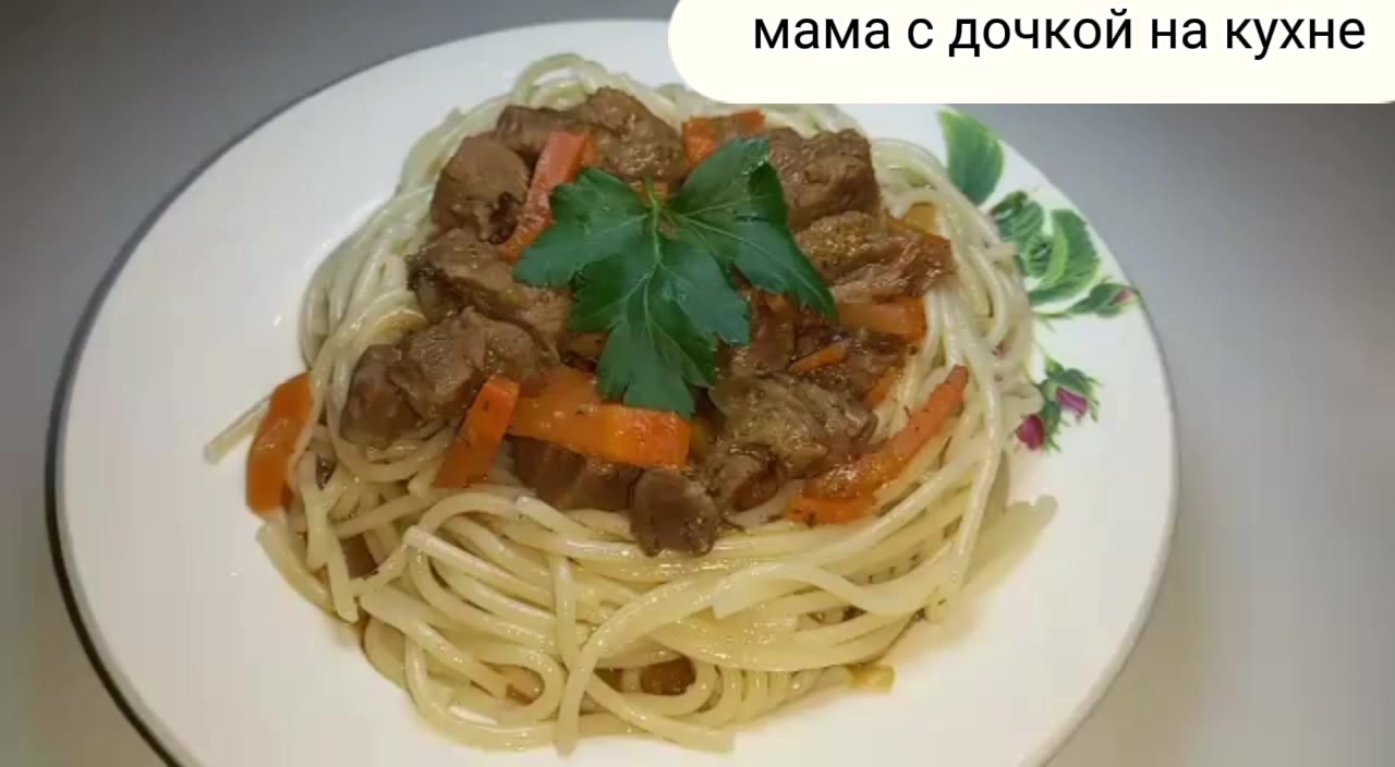 Гуляш из говядины с подливкой (классический рецепт)