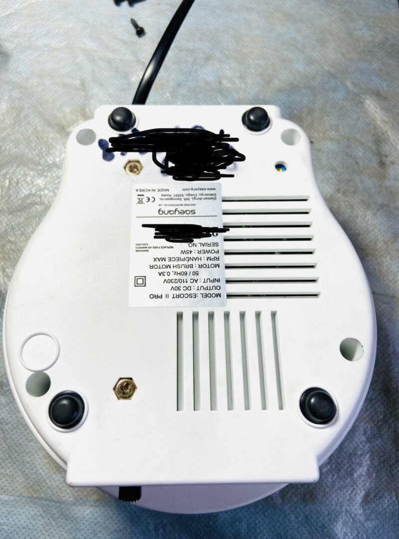 До меня уже был в сервисе, где и достали трансформатор но починить не смогли 