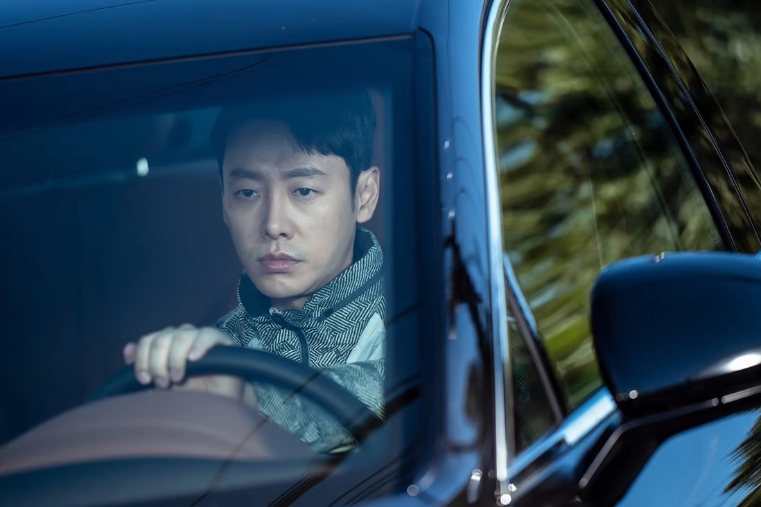 Ким Дон Ук в кадре из фильма «Король свиней», адаптированном из оригинальной анимации режиссера «Поезд в Пусан» Ён Сан Хо. 