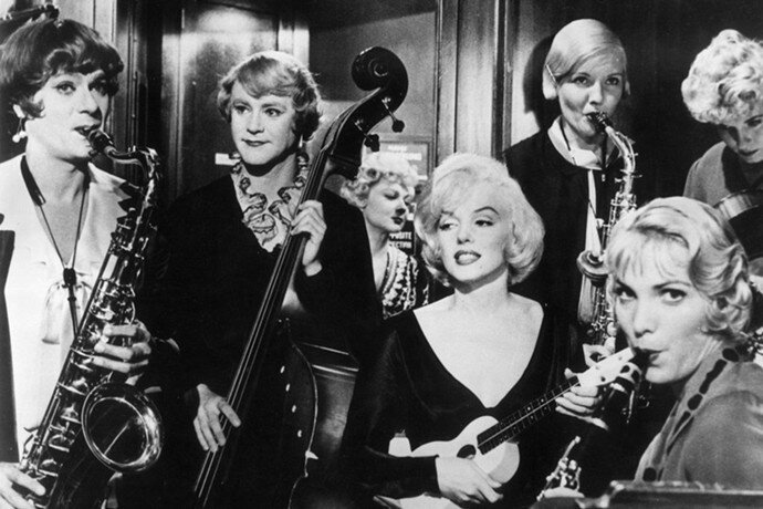 Кадр из фильма "В джазе только девушки"