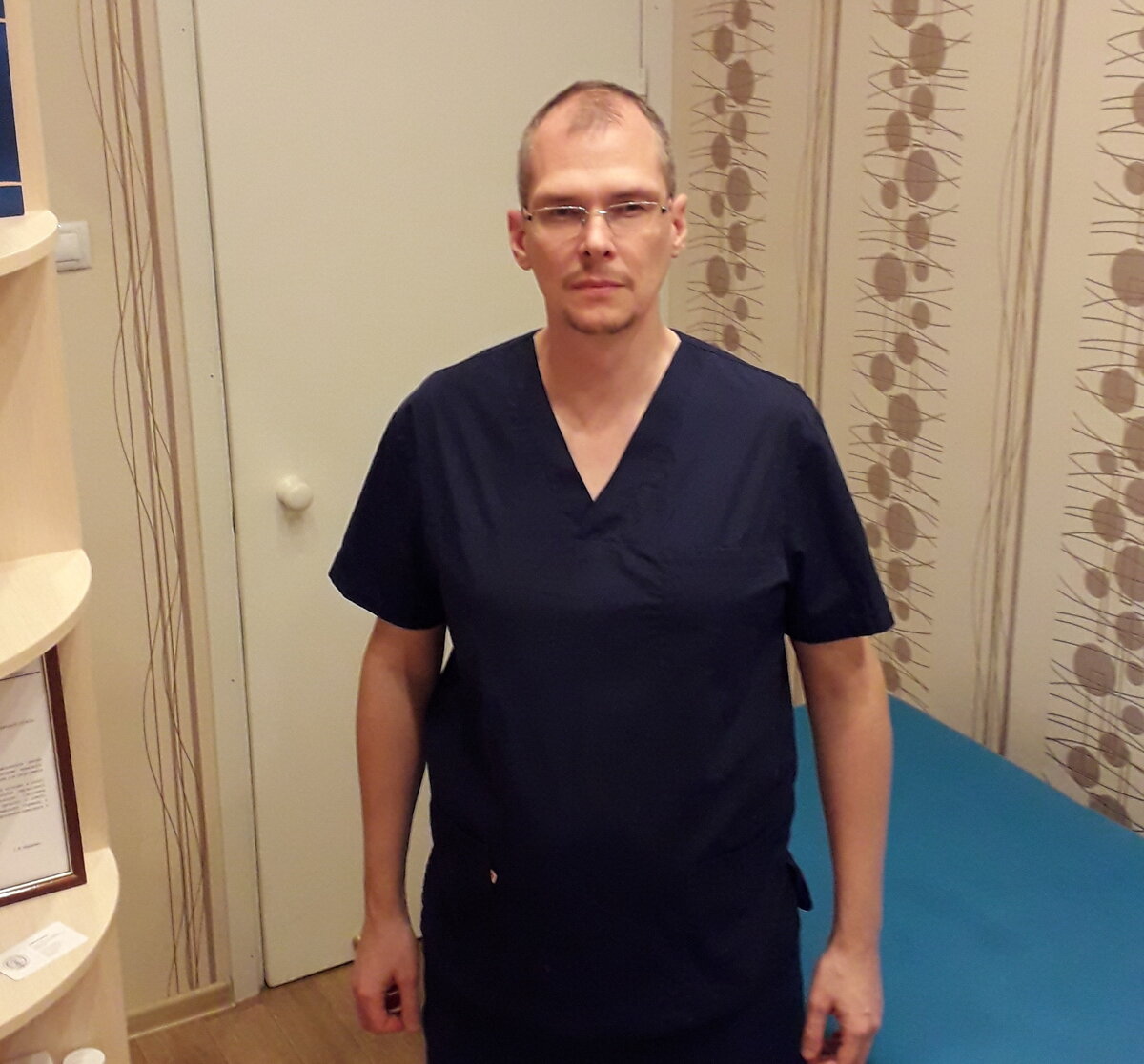 Меня зовут Алексей Сиркин, я врач-реабилитолог, уже более 20 лет. Ставлю людей после травм, инсульта и не только. Пишу о медицине просто и понятно.