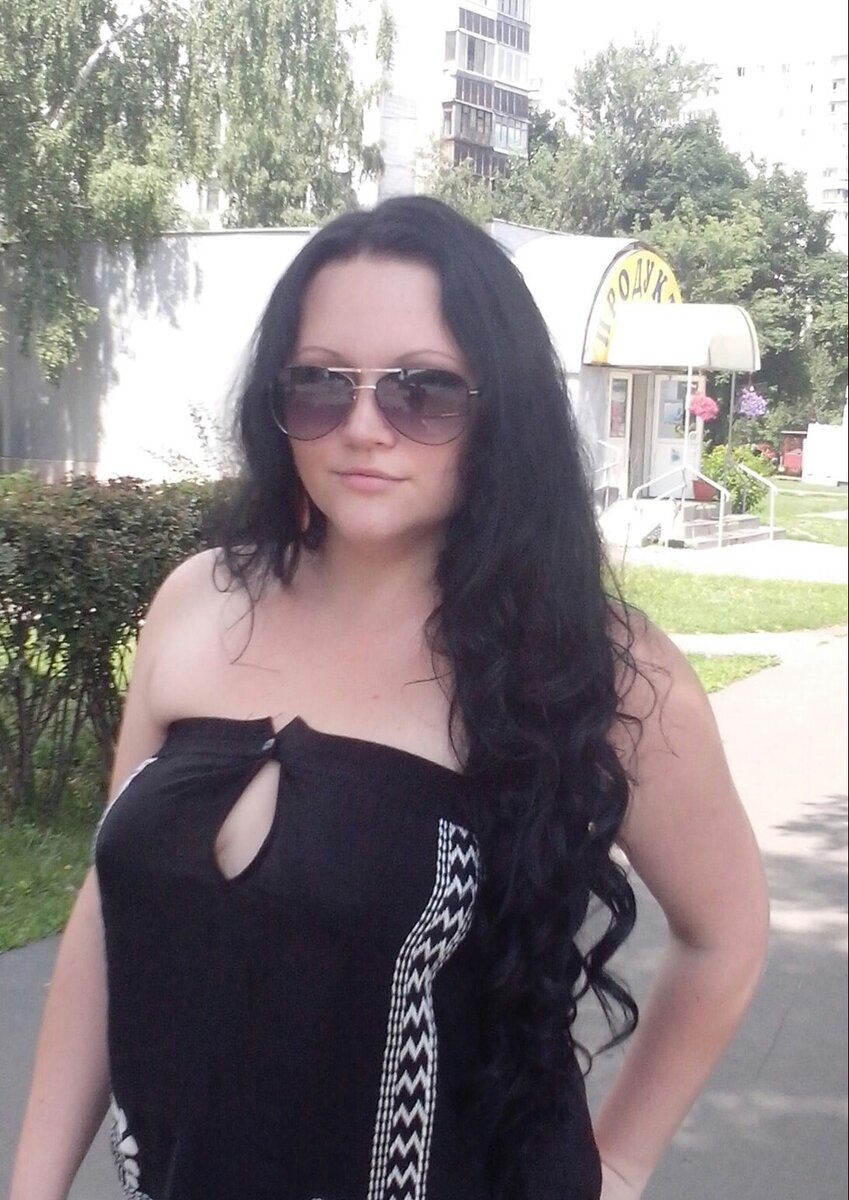 А ведь выглядела я тогда так. Все старалась скрыть за просторной одеждой. 