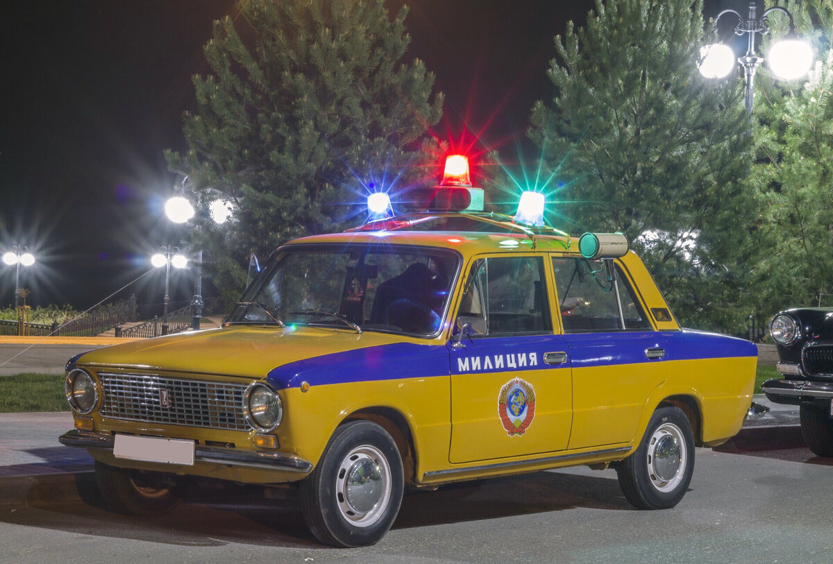 Советская машина ГАИ Жигули