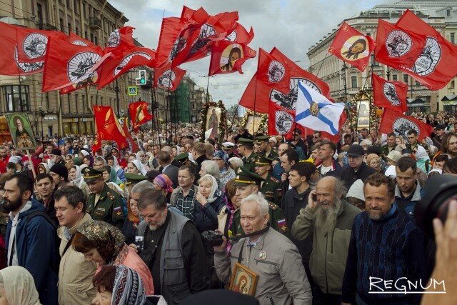 На крестный ход в Петербурге не пустят людей с флагами с символом Z