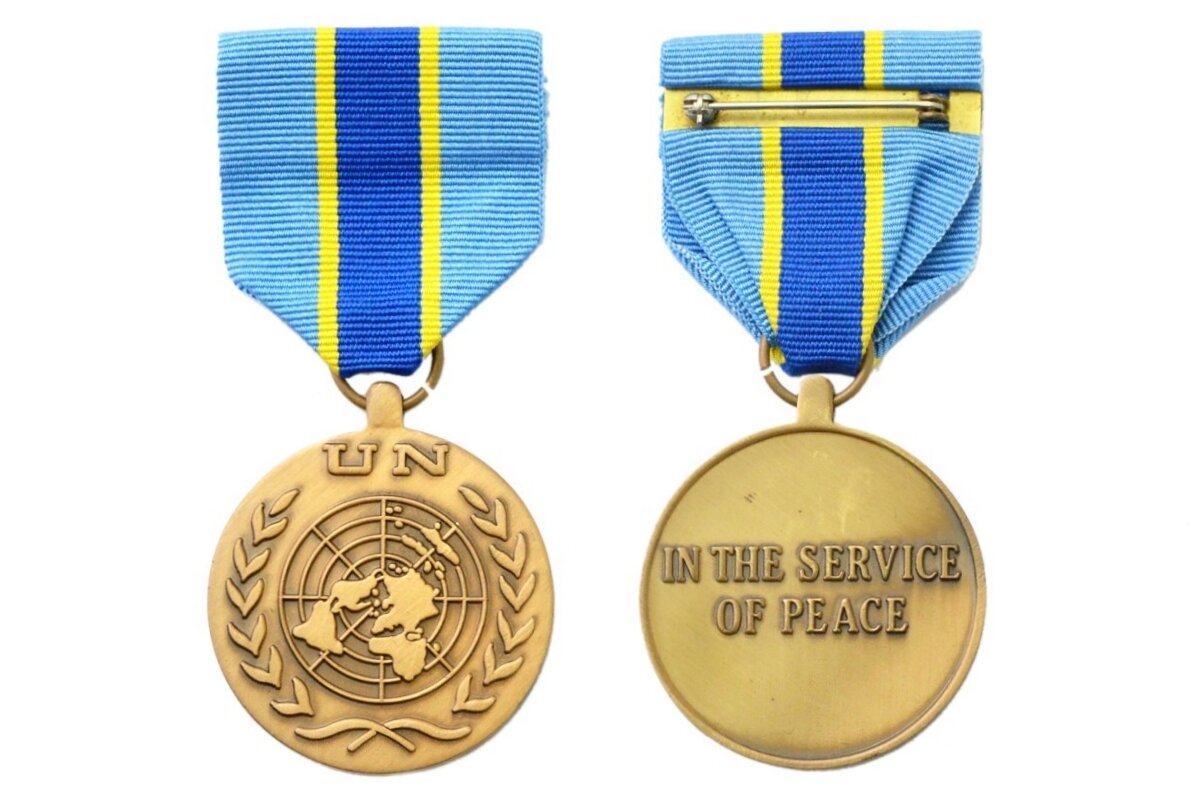Всемирные награды. Миротворец ООН медали. Награды ООН для миротворцев. Медаль миротворческий контингент.