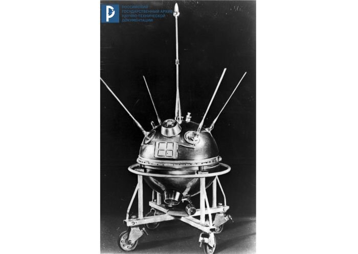 АМС «Луна-2» на транспортной тележке. 1959. РГАНТД. Арх. № 1-19578