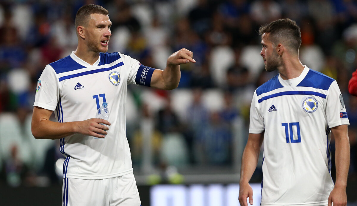 Эдин Джеко - боснийский футболист, нападающий. Игрок итальянского клуба «Интер» и капитан сборной Боснии и Герцеговины. Миралем Пьянич - боснийский футболист, полузащитник испанского клуба «Барселона» и сборной Боснии и Герцеговины