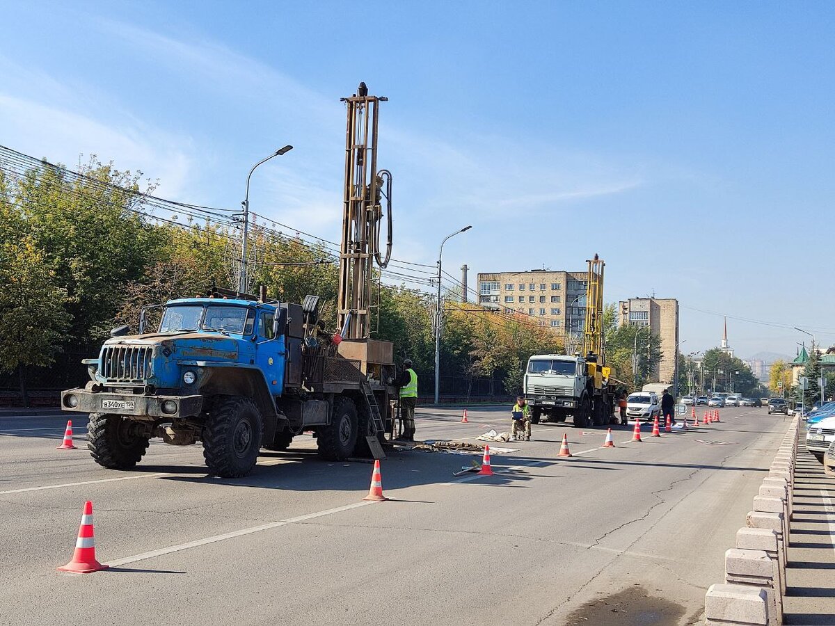     В районе главной площади Красноярска шумно, но пока работы ведутся немасштабные