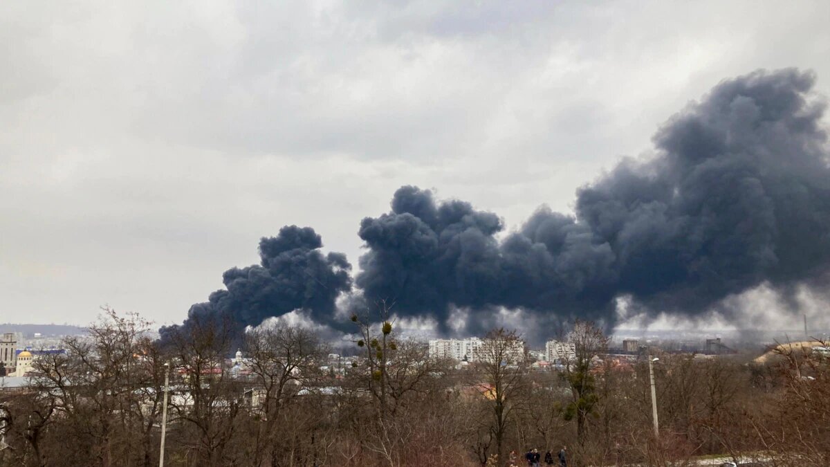 Где-то во Львове ... 11 октября...  фото: картинки яндекса.
