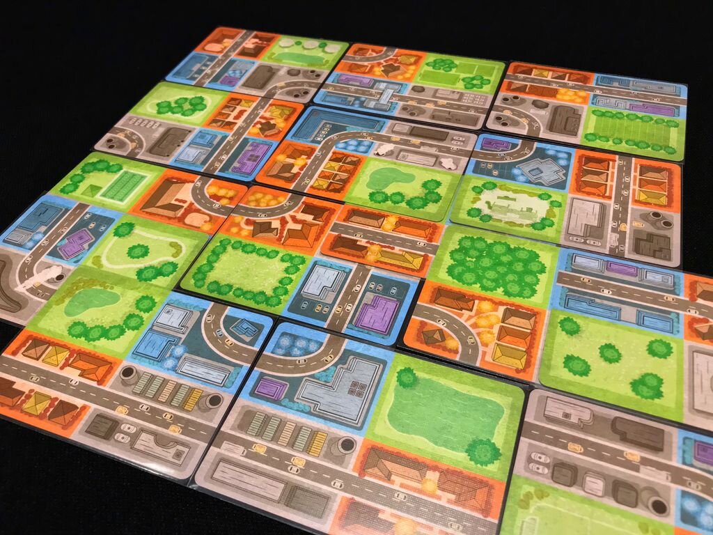 Каждая карта делится на 4 квартала. Их и нужно соединять