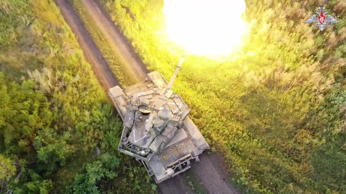     Авиация, ракетные войска и артиллерия ВС России поразили за сутки живую силу и военную технику ВСУ в 128 районах, сообщает в своих сводках Минобороны РФ.
