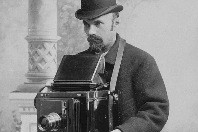     Снимок на память: кто изобрел первый фотоаппарат