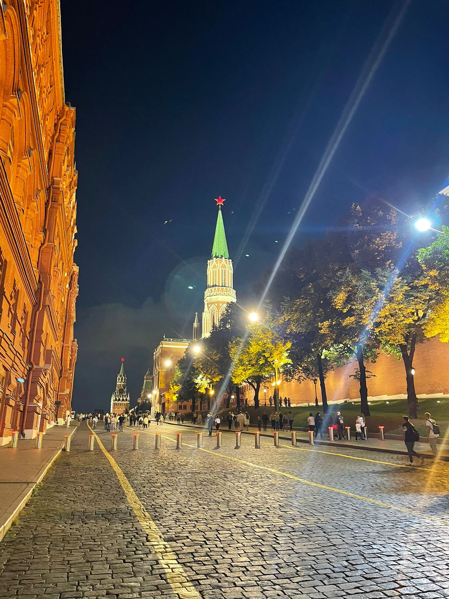 Как известно, от Кремля начинается Земля))) Люблю мой город!