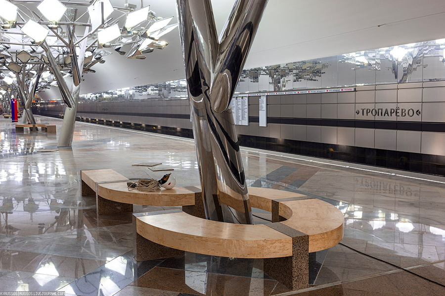 Станция метро тропарево москва. Вестибюль метро тропарево. Архитектор станции метро тропарево. Метро тропарево. Станция тропарево.