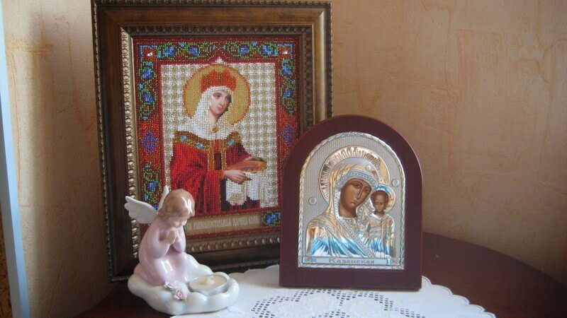 иконы нельзя вешать на гвоздики