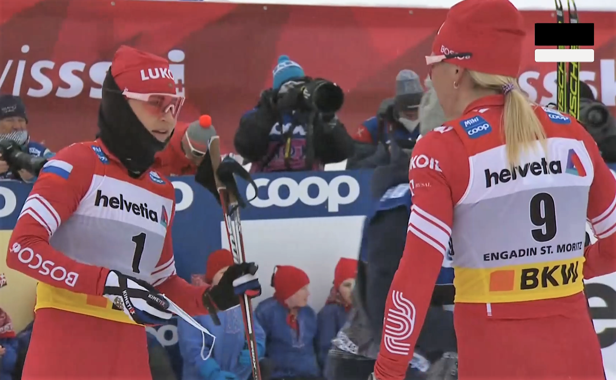Юлия Ступак и Татьяна Сорина после финиша 30-километровой гонки в Энгадине.