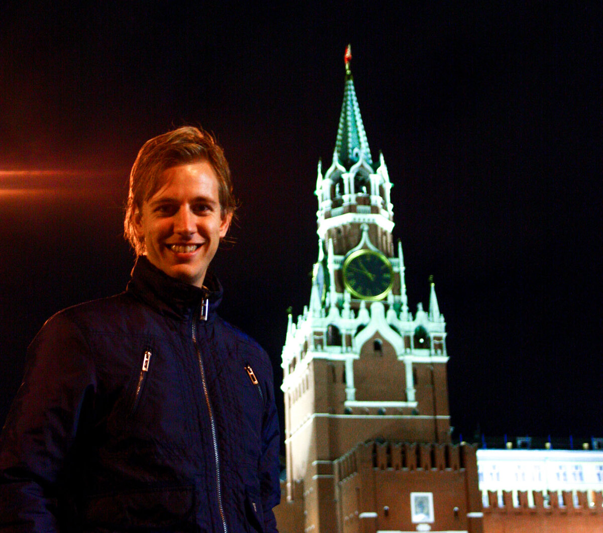 Конечно, фото рядом с Кремлём - обязательно, когда приехал в Россию. Фото: из личного архива