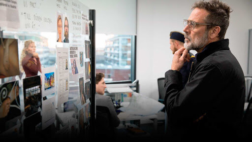 Кадр из фильма "УБИЙСТВА ПО ОТКРЫТКАМ"