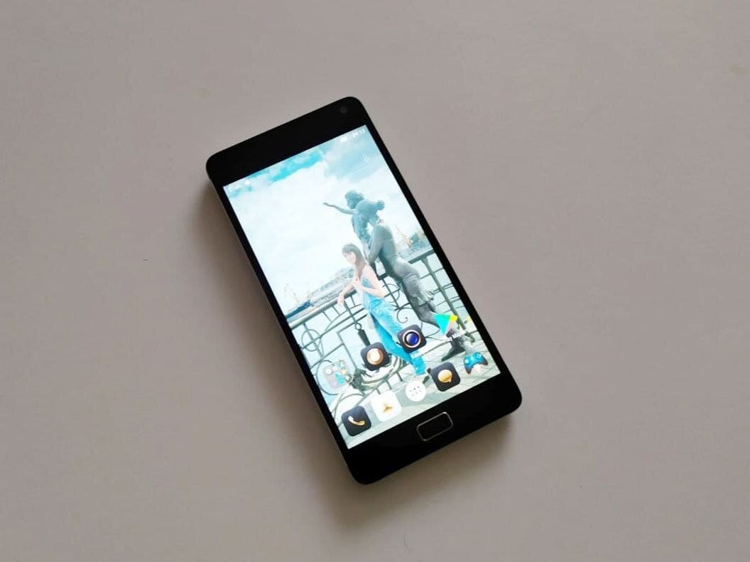 Смартфон – лучший друг человека, особенно если нужно скоротать время в пути