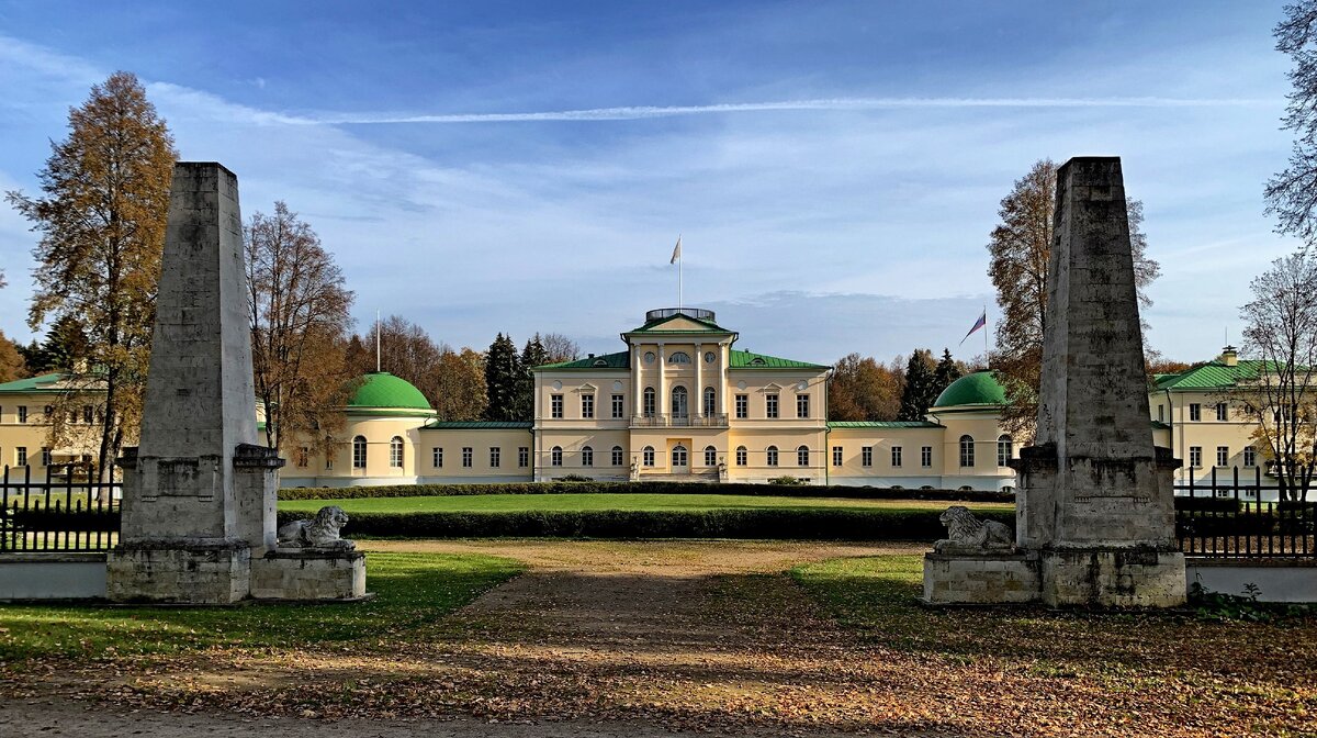 Главный вход. Тут вся територрия открыта.