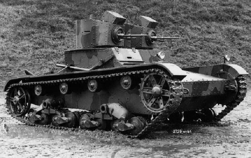 Виккерс Mk E также широко известный под названием «Виккерс-шеститонный» — британский лёгкий танк 1930-х годов. Создан фирмой «Виккерс-Армстронг» в 1930 году. Предлагался британской армии, но был отвергнут, поэтому почти все выпущенные танки предназначались для экспортных поставок. В 1931—1939 годах было выпущено 137 танков Виккерс Mk E. Во многих странах, закупавших этот танк, он послужил основой для собственных разработок, выпуск которых порой многократно превышал выпуск базовой машины. Виккерс Mk E использовался в ряде региональных конфликтов: в частности, некоторое количество этих танков использовалось в финской армии во время Зимней войны и во Второй мировой войне. После её окончания всё ещё использовался в роли учебного в некоторых странах вплоть до 1959 года - Википедия