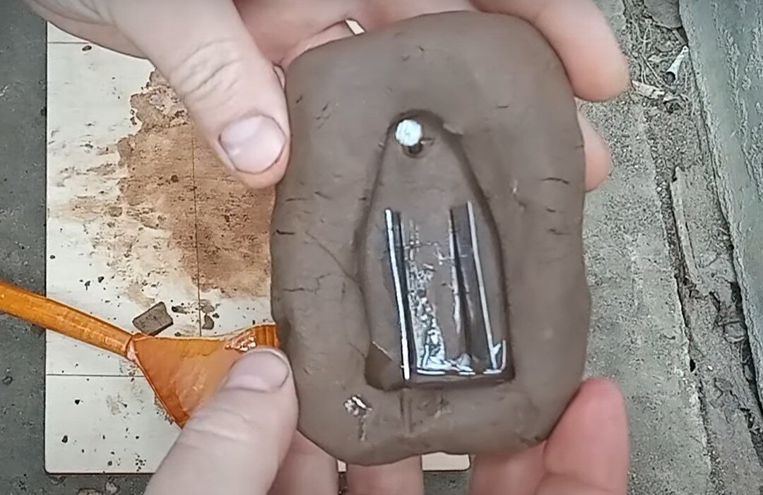 Форма для отливки грузика