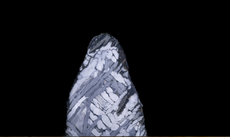 Чебанкол. Найден в 1938 году. Место падения: Россия, Кемеровская обл. Тип: железный. Октаэдрит. Вес образца: 425 граммов, размеры: 10,2 х 6,5 х 1,5 см. Фото: Андрей Бронников.