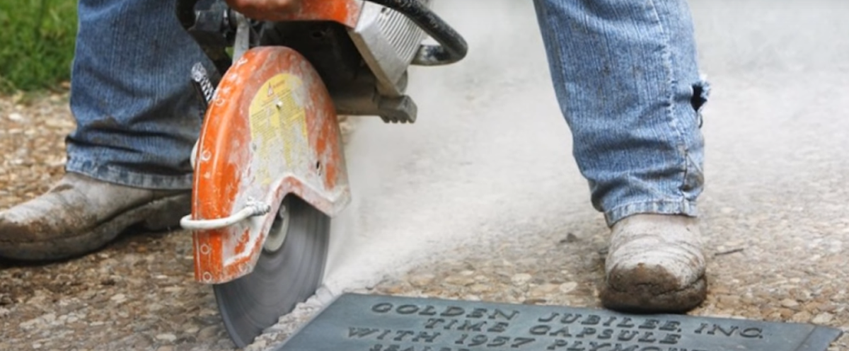 Капсула времени: В США законсервировали новый автомобиль на 50 лет, фото того, что с ним стало после вскрытия капсулы