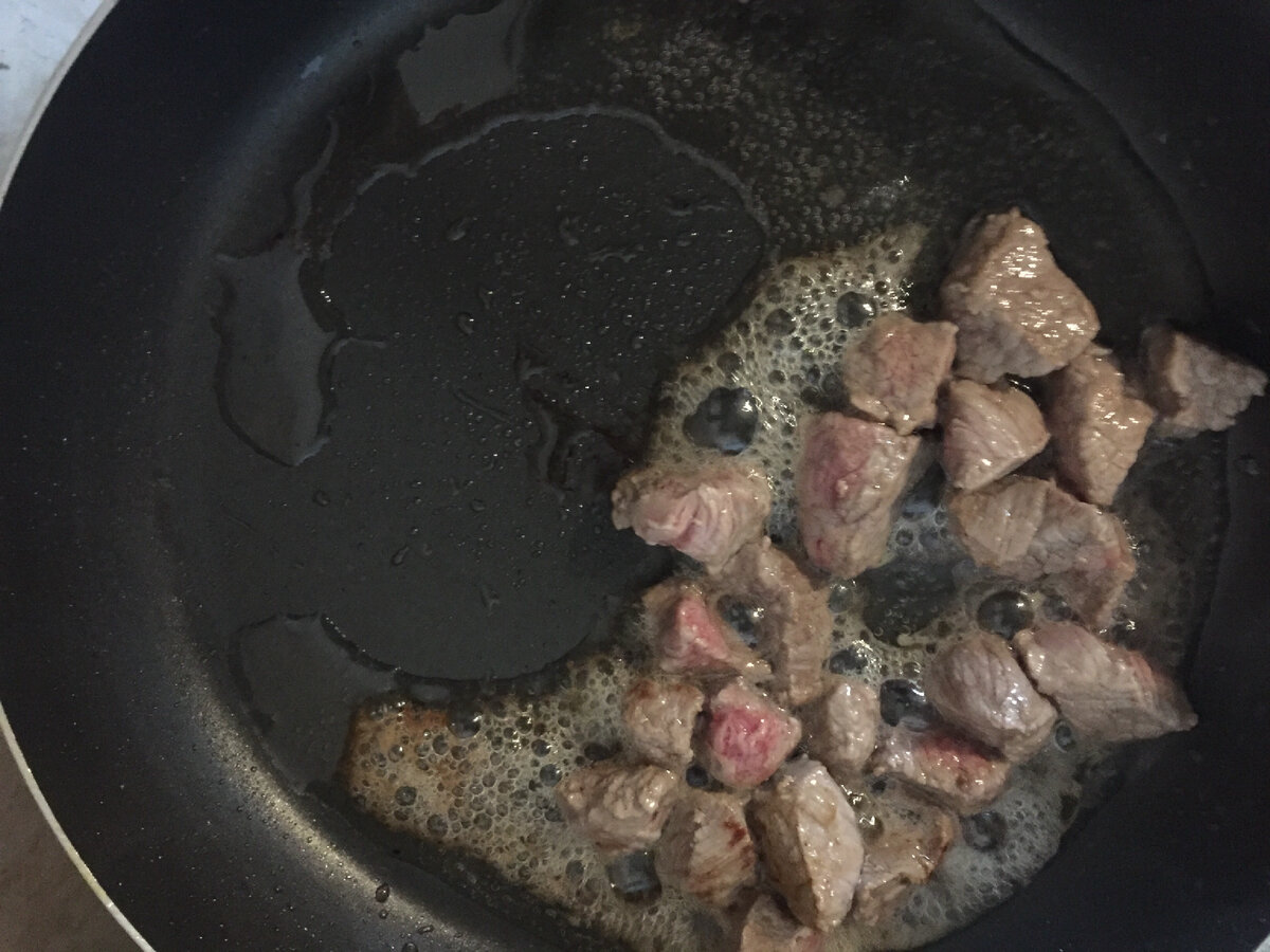 Жарим мясо на разогретом масле