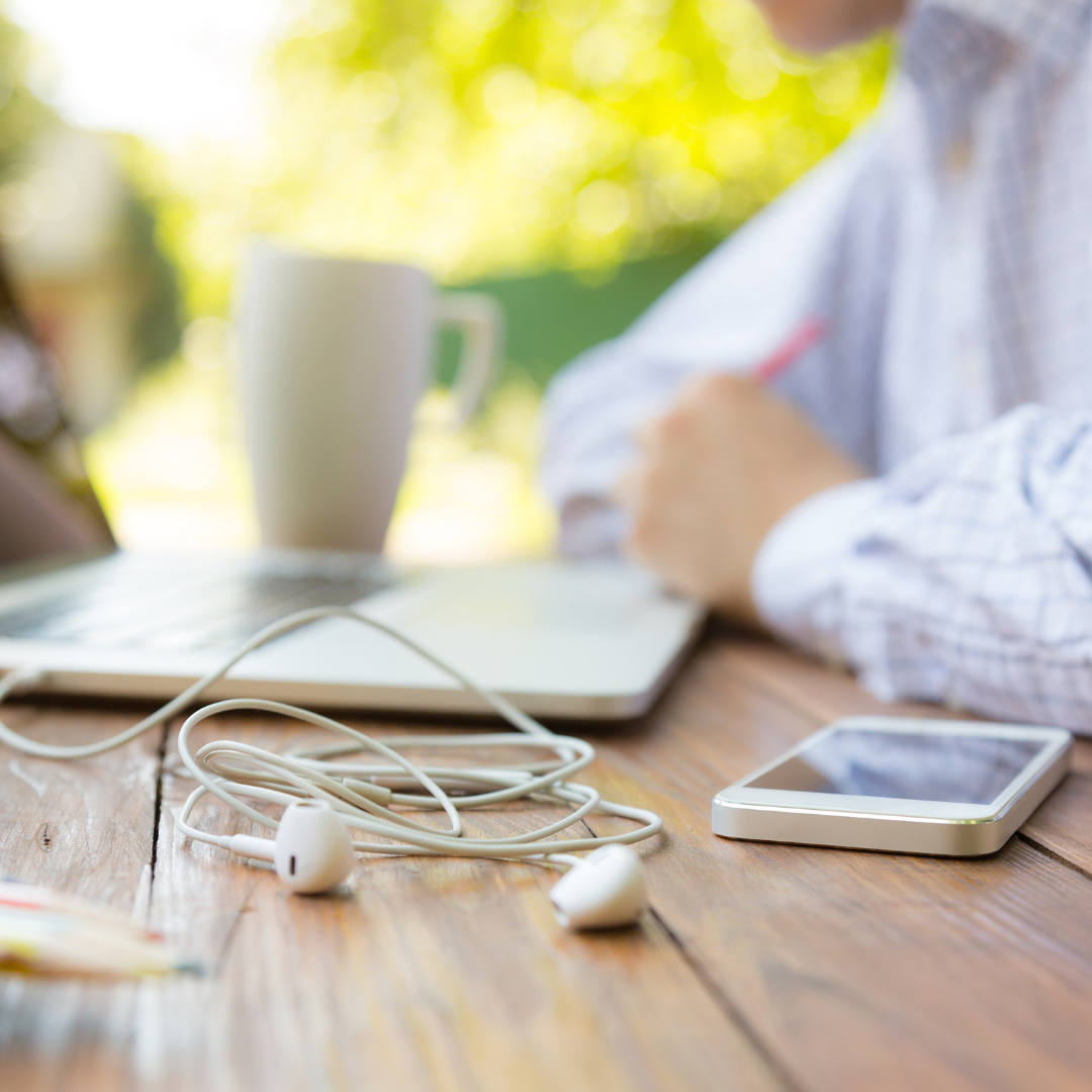 Работа из дома за прошлый год стала абсолютным трендом. Особенно среди молодых людей.