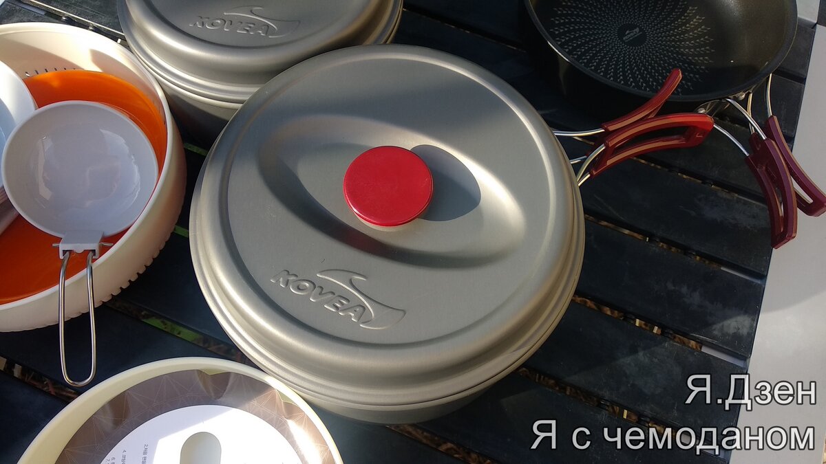 Крышка и большая кастрюля