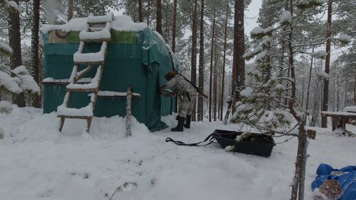 ВЫШЕЛ ИЗ ХИЖИНЫ А ТАМ. ПРОВЕРКА ЖЕРЛИЦ НА ТАЁЖНОЙ РЕКЕ. ЖИЗНЬ НА СЕВЕРЕ. ПРОМЫСЕЛ В КАРЕЛИИ. ЛЕСНАЯ ЛАЧУГА. НА РЕКУ ЗА ТРОФЕЕМ.